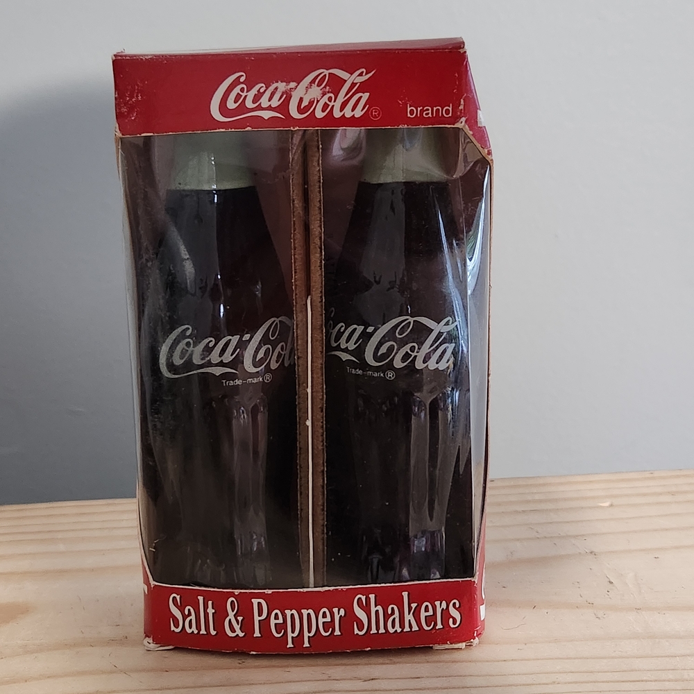 Coca-Cola Vintage 90w Salt & Pepper Shakers